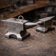 Alasimet koru- ja metallityöhön